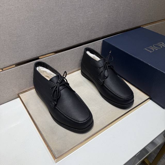 出厂价pp 迪奥～ 男士休闲高帮鞋 2025Z柜同步发售 码数:39-44 # 3个颜色鞋面选用牛皮拼接真毛内里，舒适透气，鞋底：原版舒适耐磨大底，实物拍摄实物