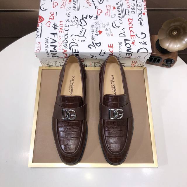 出厂价p Dg顶级男士新款皮鞋专柜同步发售鞋面意大利进口牛皮面，全进口牛皮内里，进口配件，完全1比1复刻，鞋底：原厂特供原版底，独家活动成型底超级舒适，原厂跟单