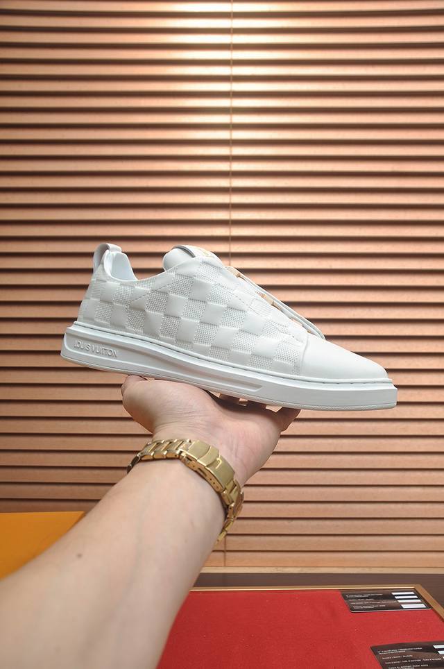 出厂价p Louis Vuitton Lv.路易威登官网同款 原单爆款 Lv原工厂p牛皮材料1：1原板 羊皮内里，身配件一比一开模 专柜品质 亲们你还为穿着O搭