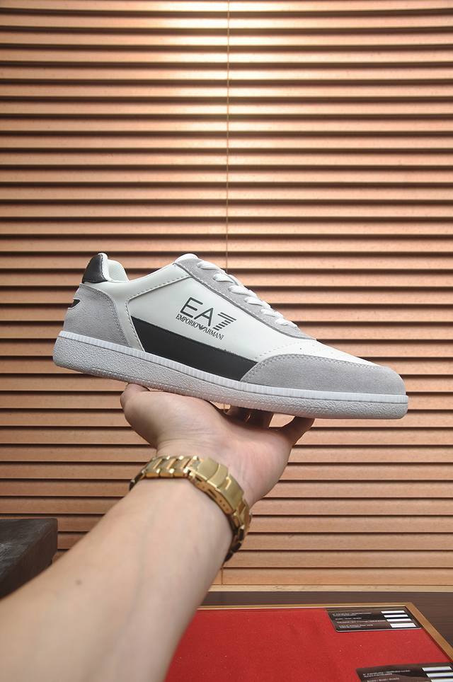 出厂价p Armani 羊皮内里 阿玛尼最新新款休闲鞋 火爆热卖官网同款 原单爆款 .原工厂p牛皮材料1：1原板 羊皮内里，原厂发泡大底。身配件一比一开模 专柜