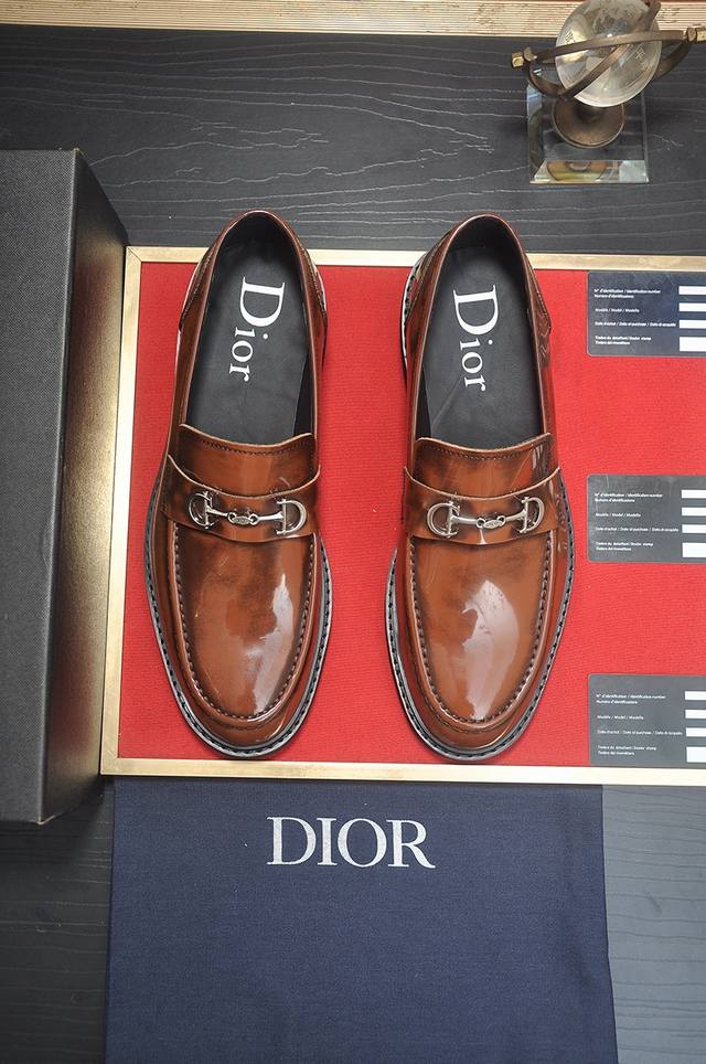 出厂价p Dior 水染牛皮内里 迪奥原版1:1高品质出厂，进口原版料，进口版原牛皮，水染牛皮内里，原版Tpu大底，码数:38-44