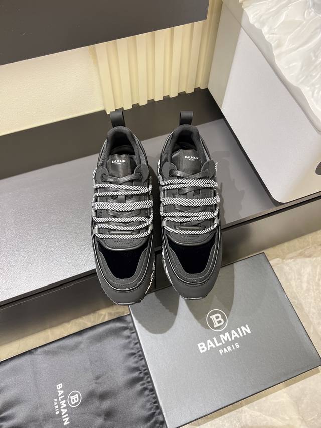Balmain 巴尔曼 男士休闲运动鞋，Balmain 以其大胆而富有远见的廓形而著称，旨在为穿着者赋予力量。这款鞋履采用小牛皮和牛反绒皮革鞋面拼接，真皮内里垫
