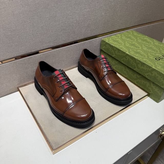 出厂价pp 古驰～ 男士休闲正装皮鞋 2025Z柜同步发售 码数:38-44 # 2个颜色鞋面选用多材质拼接牛皮内里，舒适透气，鞋底：原版舒适耐磨大底，实物拍摄