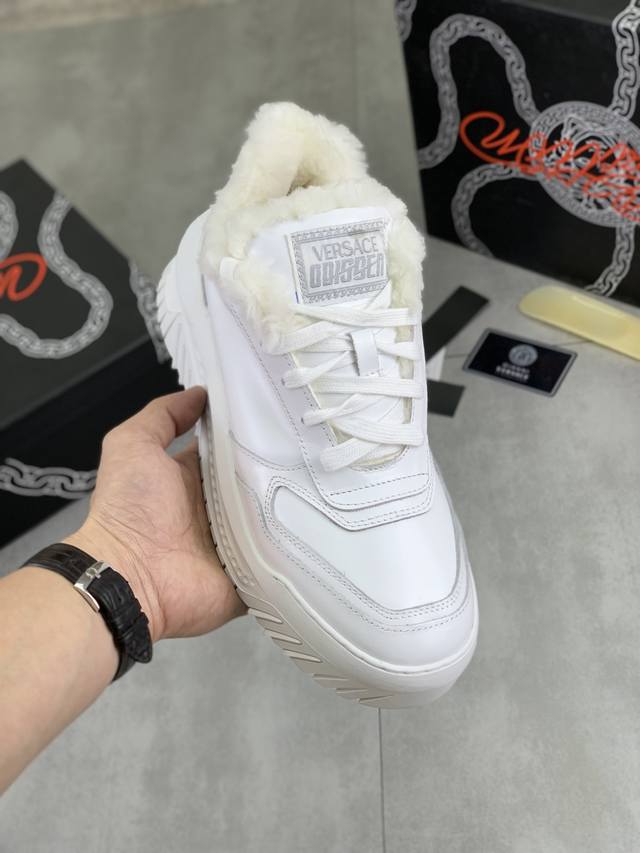 出厂价pp 实价 羊毛里 Versace 范思哲 情侣款 代购级别，进口原版料，进口原版透气网布面料，拼接牛皮面，进口透气网布内里，时尚滴胶Logo胶片搭配，印