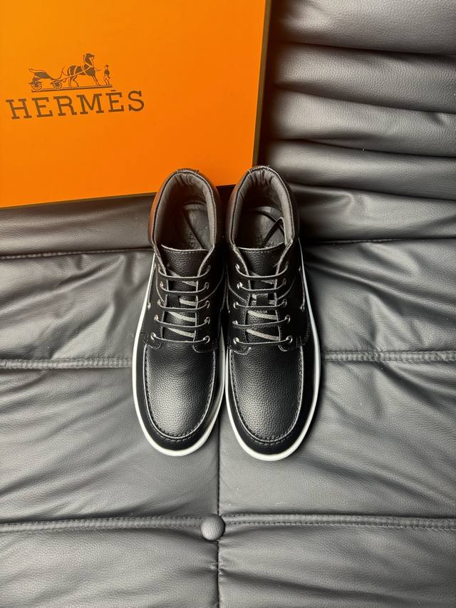 Hermes 爱马仕 -高端品质 官网同款 -鞋面：纳帕小牛皮、大底 品牌'h'图腾 -内里：水染牛皮 -大底：超轻Tpu成型大底 -超高品控 做工精细：凸显