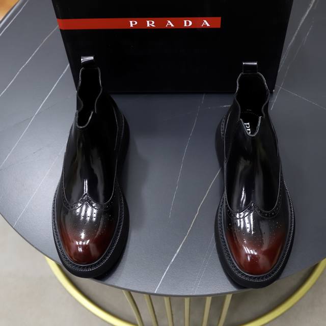 出厂价pp： 绒里 牛皮里 品牌：普拉达prada 标准码：38-44 45订做 等级：官网同款 材料：原版高档牛皮面 舒适绒里 牛皮内里可选 防滑柔软耐磨大底
