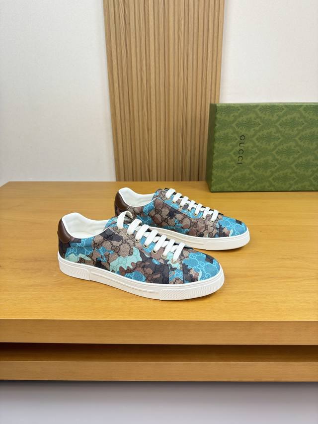 Gucci 古驰 -高端品质 原单 情侣装 休闲运动板鞋 -鞋面：品牌图腾pvc皮料、后跟.丝印品牌Logo -内里：水染牛皮 -大底：超轻Tpr橡胶；成型大底