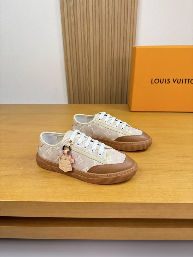 Louis Vuitton 路易威登 -高端品质 原单 情侣装 休闲运动鞋 -鞋面：纳帕小牛皮、品牌帆布布匹彩印品牌图腾、鞋舌.后跟.丝印品牌Logo -内里：