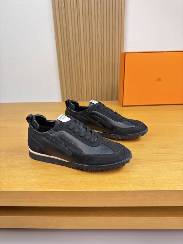 Hermes 爱马仕 -高端品质 原单 休闲运动鞋 -鞋面：纳帕小牛皮、反绒小牛皮、鞋身车缝品牌‘H’图腾、鞋舌.品牌Logo布标 -内里：水染牛皮 -大底：超