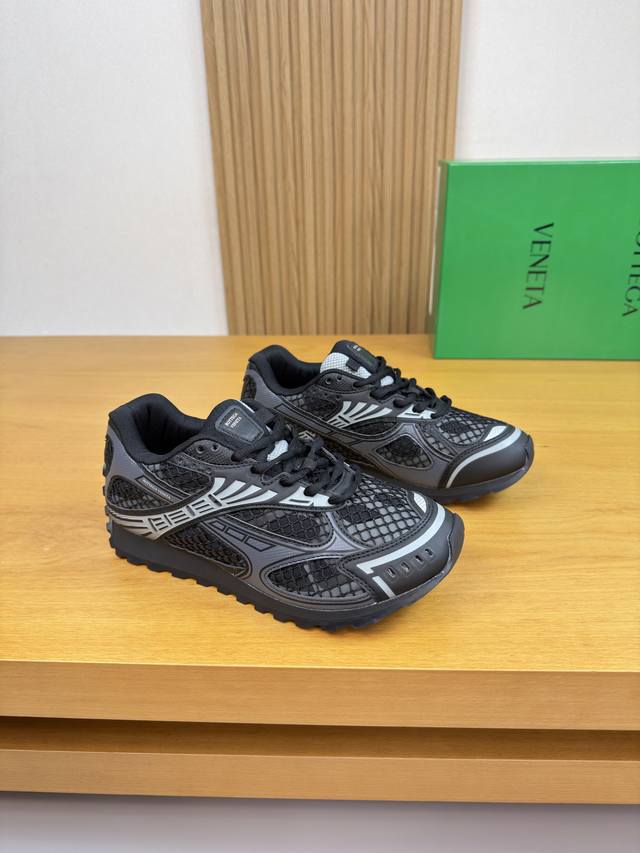 Bottega Veneta 宝缇嘉 -高端品质 原单 情侣装 休闲运动鞋 -鞋面：品牌环保皮.彩印高周波品牌图腾、品牌帆布复层高丝光网布、鞋舌.鞋身.丝印高周