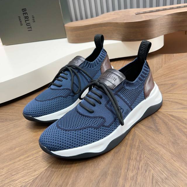 布鲁提 Berlut* Shadow男士运动鞋履 ，这双袜子鞋用轻盈且极富韧性的针织面料，高密度飞织制成，搭配招牌的小牛皮皮胚手工擦色改色工艺，还原Zp双层品牌