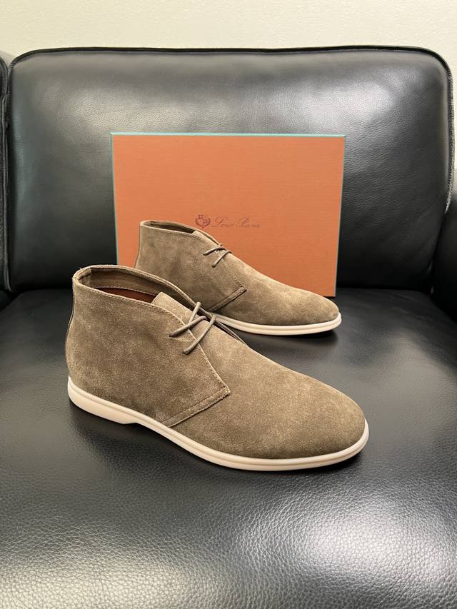 Loro piana 高品质 顶级工艺品 诺悠翩雅 新品专柜同步原厂配置，鞋面意大利进口牛皮面料，羔羊毛内里保暖舒适，高品质拼接工艺，鞋底：原厂特供原版底，独家