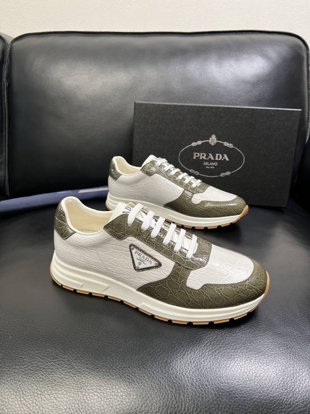 prada 顶级工艺品，普拉达 专柜同步，原厂配置意大利进口牛皮面料，进口牛皮内里垫，透气舒适，鞋底：原厂特供原版底，原厂跟单货 高品质 欢迎对比，码数 38-