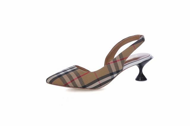 实价：鞋跟高：5.5Cm，Size35-40，真皮大底220橡胶底 皮面橡胶大底200真皮大底240 巴宝莉春夏新款，尖头高跟鞋，装饰 Vintage 复古格纹