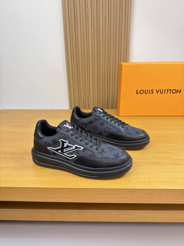 Louis Vuitton 路易威登 -高端品质 原单 休闲运动鞋 -鞋面：纳帕小牛皮、品牌图腾布匹、鞋身.车缝品牌图腾模块、鞋舌.后跟.丝印高周波品牌Logo