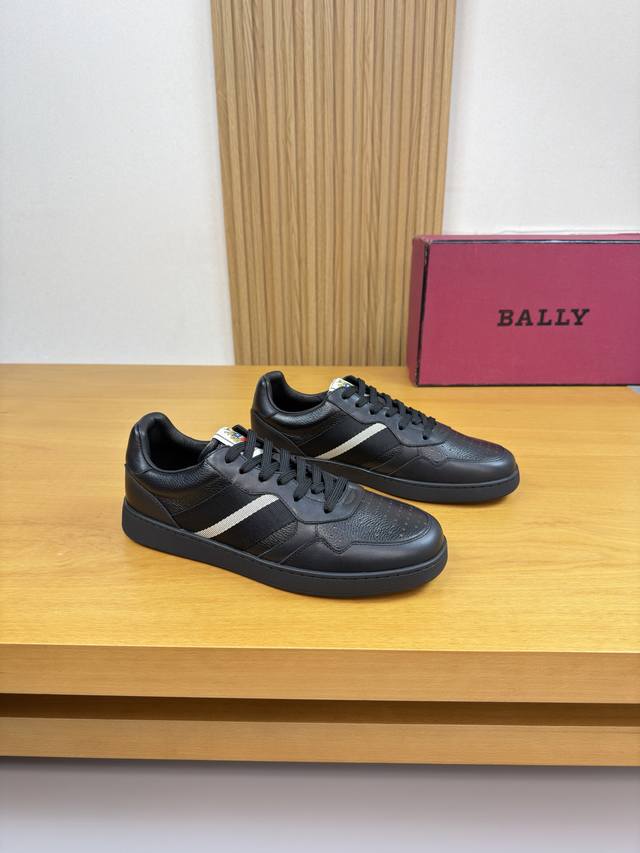 Bally 巴利 -高端品质 原单 休闲运动板鞋 -鞋面：纳帕小牛皮、荔纹小牛皮、鞋头打孔工艺，鞋身车缝品牌织带、后跟.空压Logo、鞋舌.品牌布标 -内里：水