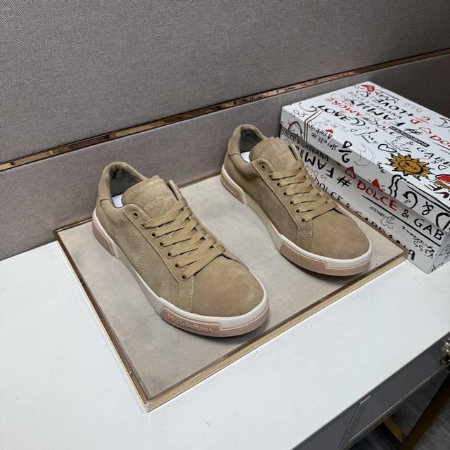 出厂价pp Dg～ 男士休闲鞋 2025Z柜同步发售 码数:38-44# 1个颜色鞋面选用多材质拼接真皮内里，舒适透气，鞋底：原版舒适耐磨大底，实物拍摄实物更赞