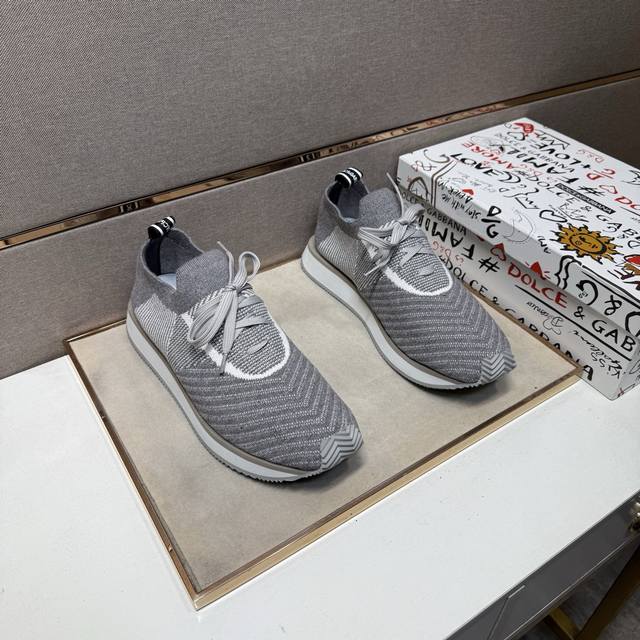 出厂价pp Dg～ 情侣装休闲鞋 2025Z柜同步发售 码数:36-44# 4个颜色鞋面选用多材质拼接网布内里，舒适透气，鞋底：原版舒适耐磨大底，实物拍摄实物更