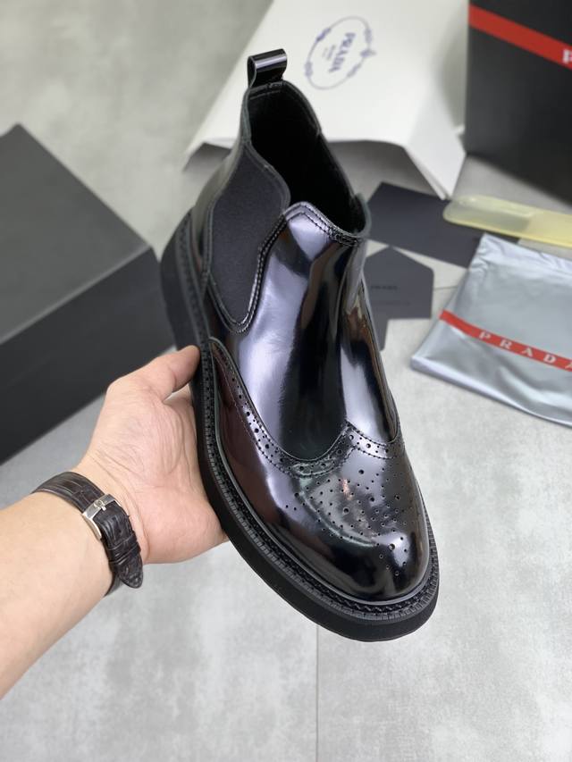 工厂p价p 实价 绒里和牛里 prada 顶级版本 普拉达高帮新款休闲皮鞋 原版购入开发 做货 普拉达家男士经典系列 科技透气面料搭配牛皮 休闲运动鞋 休闲之履