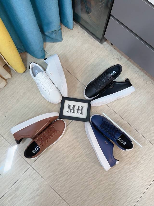 出厂价p Boss 以经典的设计成为永不落幕的时尚宠儿，经典的休闲造型。鞋面采用顶级反绒皮搭配防水布 品牌Logo点缀 彰显品牌魅力；头层真皮里 品牌专用大底，