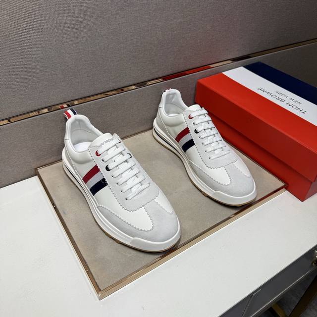 出厂价pp 汤姆Tb～ 男士休闲鞋 2025Z柜同步发售 码数:38-44# 2个颜色鞋面选用多材质拼接牛皮内里，舒适透气，鞋底：原版舒适耐磨大底，实物拍摄实物