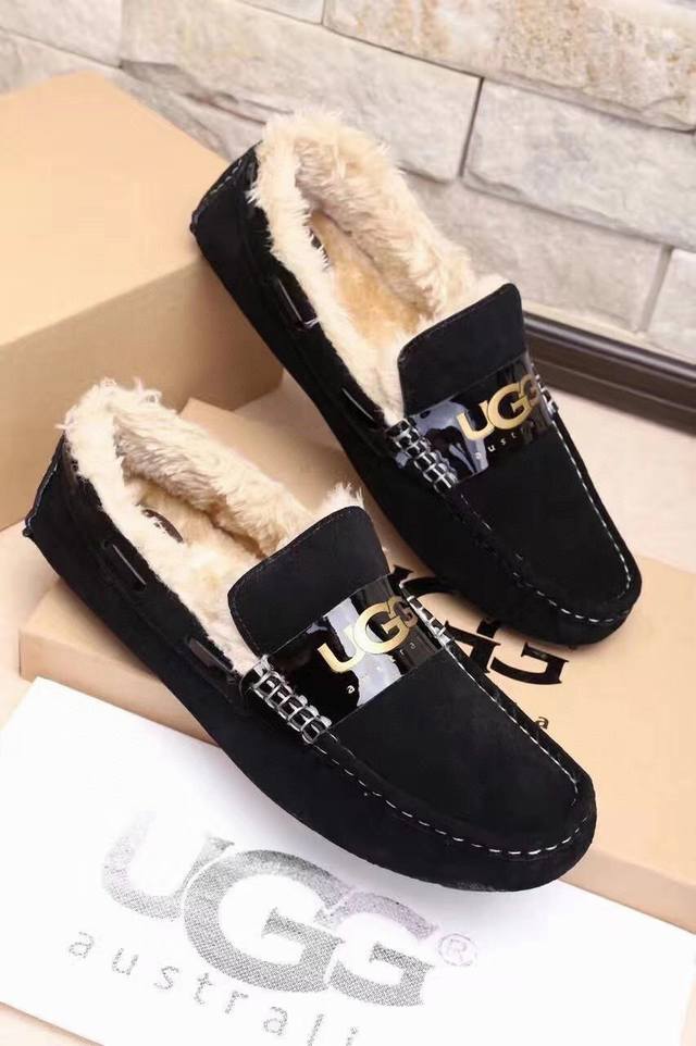 真绵羊毛内里，这个冬季不再冷 Ugg官方首发，新款，意大利冬季男士必备潮流豆豆鞋，官方1：1原版复刻！鞋面进口头层高丝光牛绒牛皮，真绵羊毛内里、原版橡胶大底，防