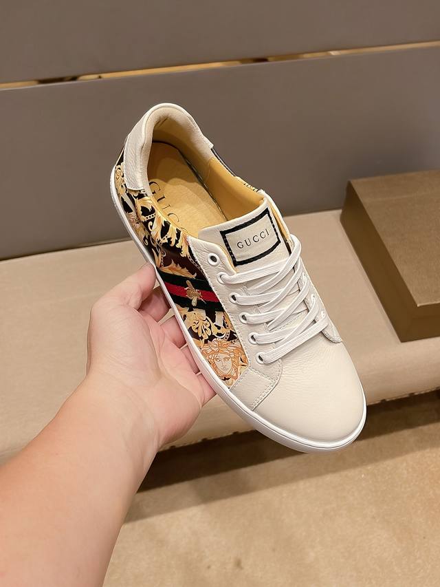 品牌古奇，官方新款，2025秋冬巴黎时装周走秀款，古奇不一样的感觉，自然不失高雅，[爱情] 头层进口意大利牛皮，头层牛皮内里，穿着透气吸汗舒适 [嘴唇] 古奇霸