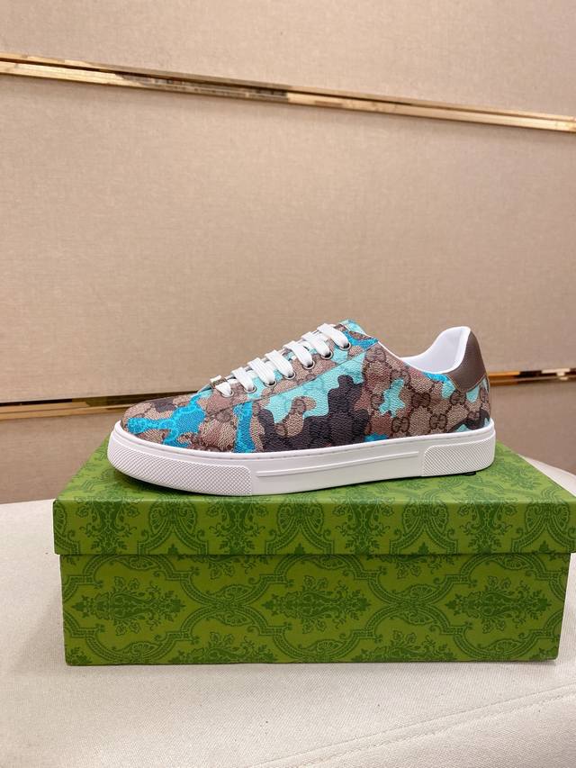 出厂价p Gucci 古奇 男士最新系列休闲便鞋！官网1：1打造。鞋面采用进口优质牛皮，内里采用优质羊皮内里柔软舒适。挑剔的选料精致的做工给您最好的享受。码数：