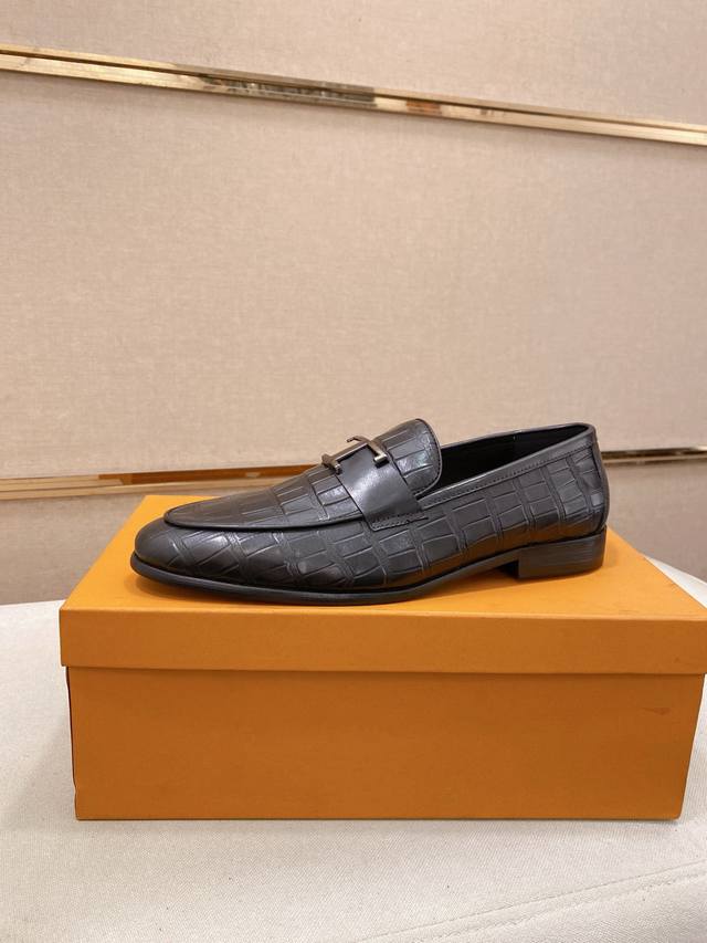 工厂p价 Tods托德斯 男鞋专柜原单货！世界顶级品牌..奢华品质.... 时尚 上脚高档次 ..给你低调奢华的舒适体验。鞋面采用纯意大利进口原板牛皮..进口牛