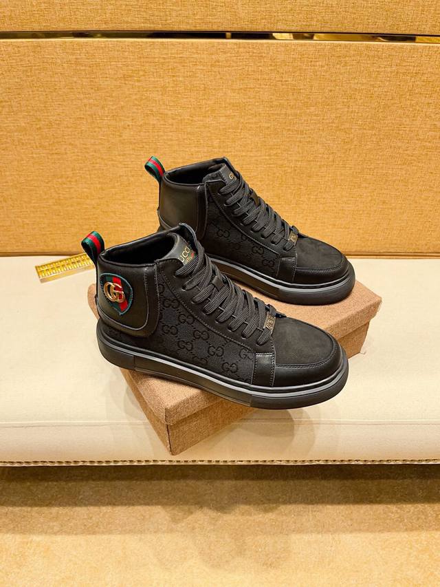 工厂p价 Gucci 古奇高帮最新款休闲韩版风男鞋，全新秋冬款设计，完美做工，打造装柜品质，鞋面：牛皮面材质，皮内里；柔软舒适，发泡轻大底超轻 耐磨、简约、百搭