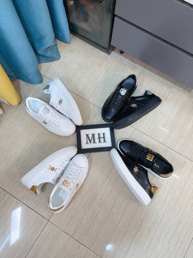 出厂价p Versace 范思哲最新款精心打造，引爆全场！不断创新的国际品牌 此款男士四季款休闲鞋，牛皮鞋面羊皮内里橡胶防滑大底，透气舒适以质量说话 码数：38