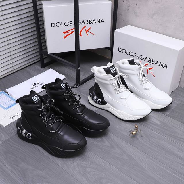 商品商标：Dg 杜嘉班纳 高帮情侣款休闲鞋 正码码数: 36-46 45.46定做不退换 商品材料：精选牛皮拼接鞋面 网内里 牛皮鞋垫 橡胶大底