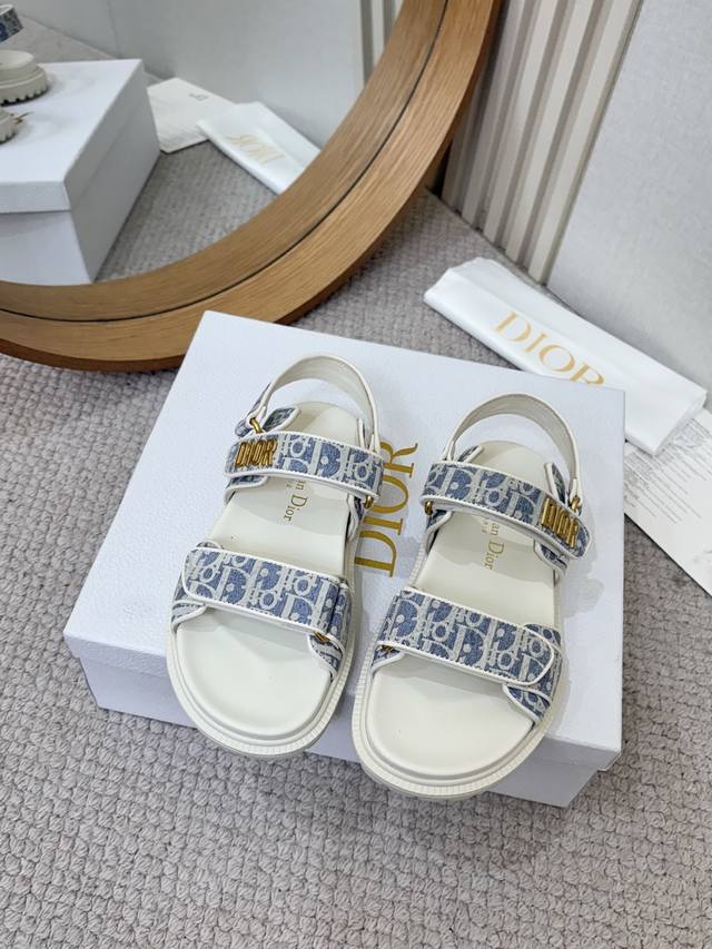 工厂p批p 经典升级加2025新色系 Dior迪奥 经典魔术贴凉鞋拖鞋系列 原版复刻 高版本 超耐看超百搭款 上脚非常舒适 显瘦又显白 鞋面原版定制鞋面，原版