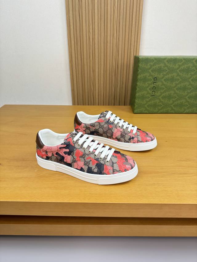 Gucci 古驰 -高端品质 原单 休闲运动板鞋 -鞋面：品牌图腾pvc皮料、后跟.丝印品牌Logo -内里：水染牛皮 -大底：超轻Tpr橡胶；成型大底 -超高