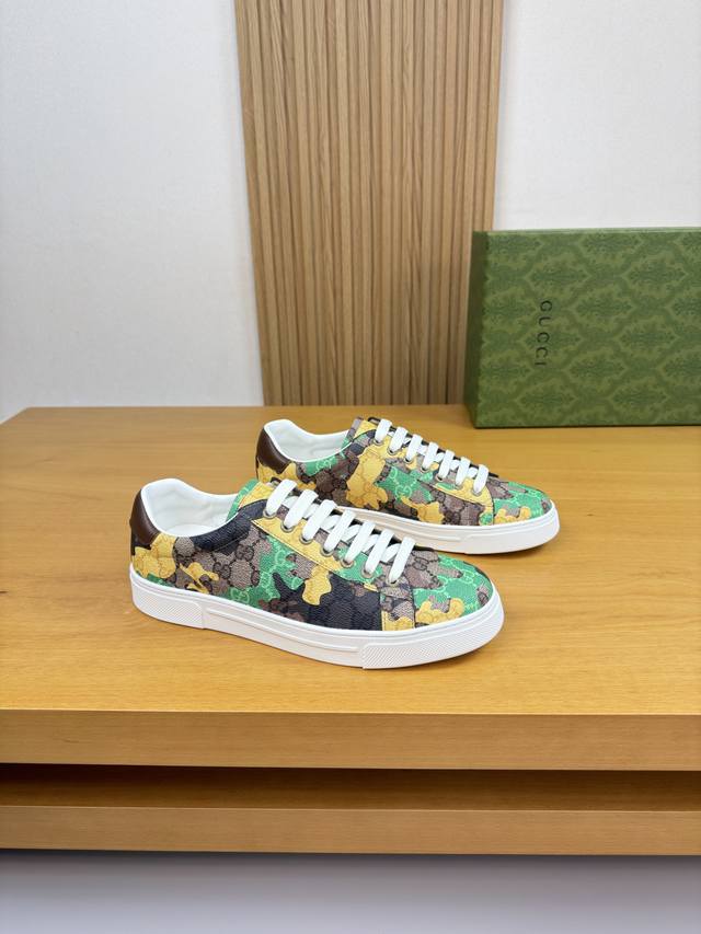 Gucci 古驰 -高端品质 原单 休闲运动板鞋 -鞋面：品牌图腾pvc皮料、后跟.丝印品牌Logo -内里：水染牛皮 -大底：超轻Tpr橡胶；成型大底 -超高