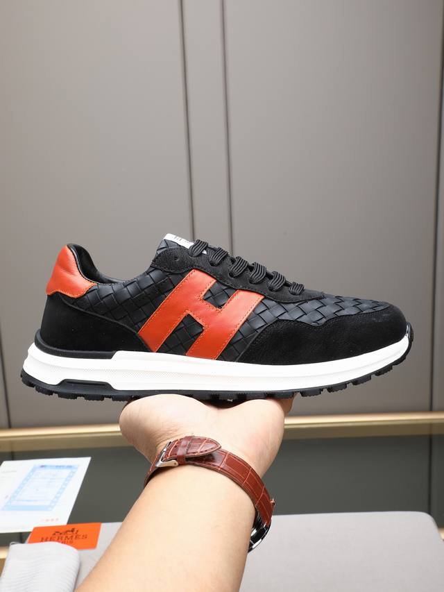 pp Hermes 爱马仕 男士拼色运动鞋，富有质感的小牛皮细节。拼接原版牛皮面，此鞋款从马术世界汲取灵感，融合技术细节和实用功能.透气羊里，原版组合大底，高端