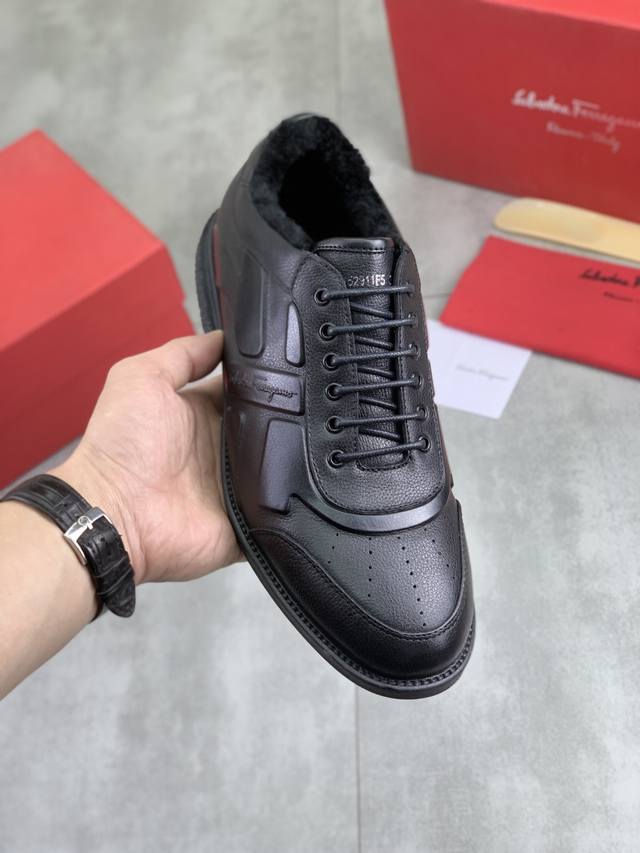 工厂p价p 实价 毛里 Salvatore Ferragamo 菲拉格慕 男士最新款休闲商务皮鞋！同步上市！面料采用专用进口原版小牛皮，内里采用进口保暖毛里，原