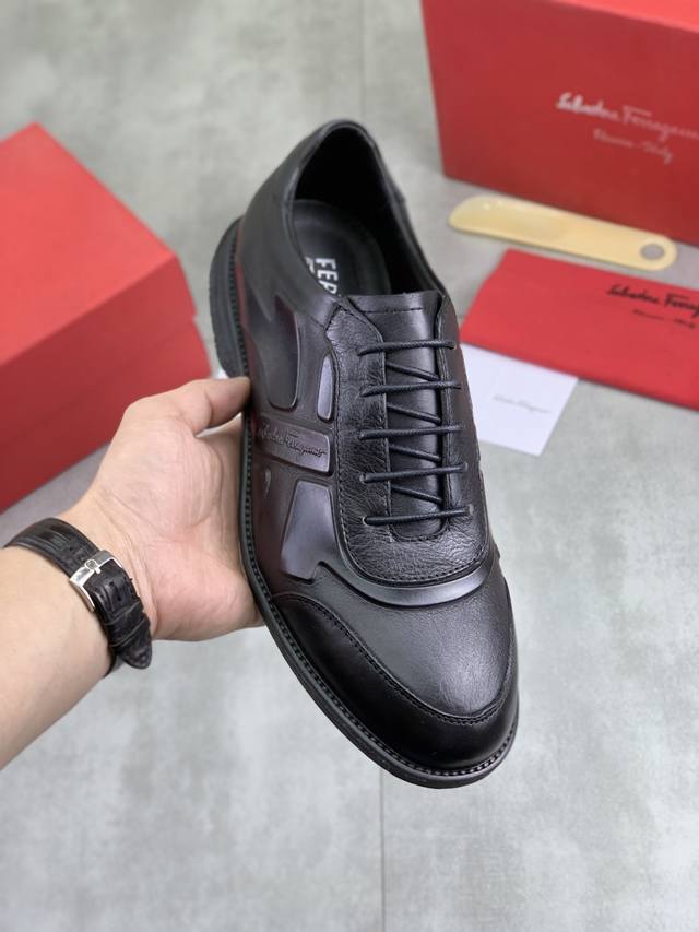 工厂p价p 实价 水染牛里 Salvatore Ferragamo 菲拉格慕 男士最新款休闲商务皮鞋！同步上市！面料采用专用进口原版小牛皮，内里采用进口水染牛皮