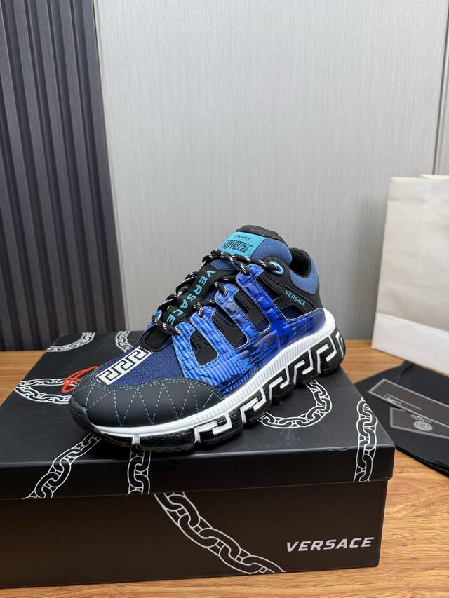 工厂p价 情侣款 颜色齐全 Versace.范思哲六代最新走秀休闲老爹鞋 男女码情侣款，原版拼色手工休闲鞋 面料:牛皮拼织物 内里:运动鞋透气网料 大底:Tpu