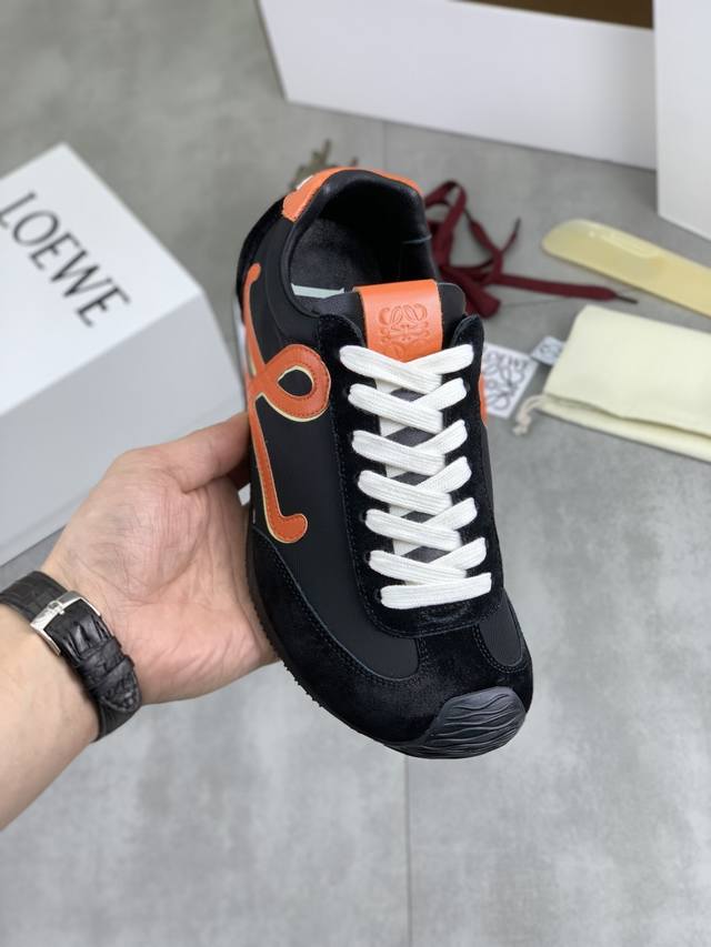 工厂p价p 实价 四季必备 透气款 高版本 2026罗意威爆款休闲鞋来袭，拼色小清新设计，适合各种百搭服饰，給人耳目一新的感觉。进口原版羊皮，注塑Logo工艺，