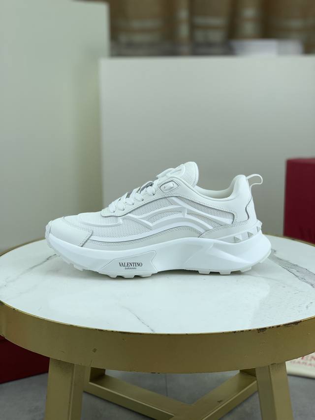 工厂p价p 实价 最新款 Valentino华伦天奴V家新款休闲年轻时尚潮流 运动鞋 活力十足 不限年龄 上脚非常轻盈舒适 专柜包装 专柜原版购入开发 做货 各