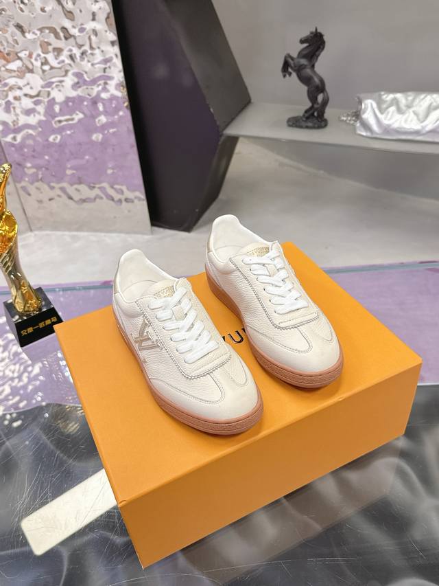 工厂p价p： Louis Vuitton 路易威登最新款 饼干鞋休闲鞋 Lv德训系列 超多明星时尚博主种草 原版购入开发 细节完全对版 脚感超级舒服 复古又有时