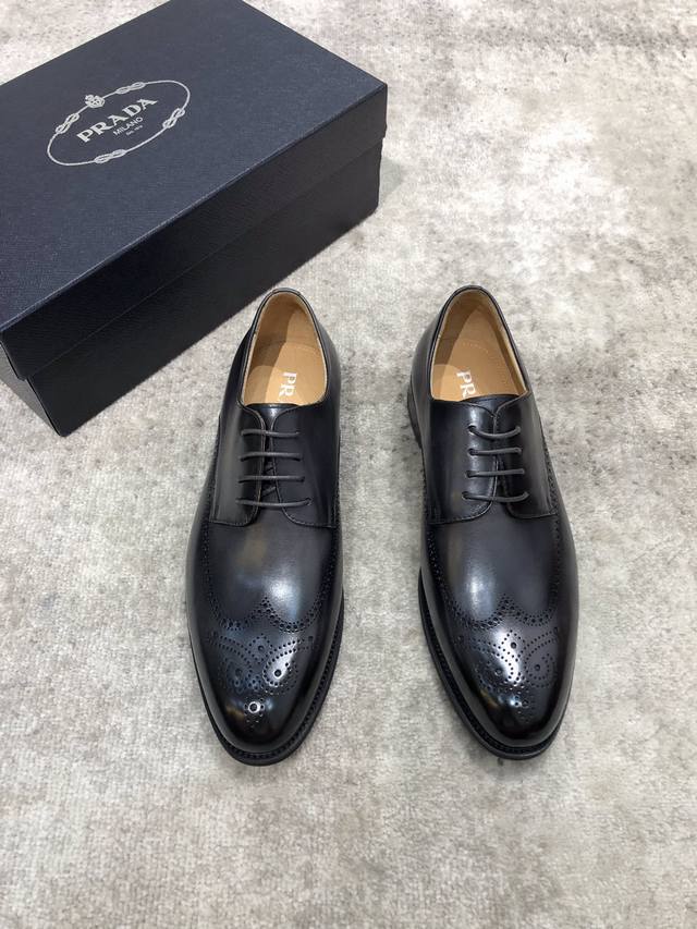 普拉达prada男士精品皮鞋，鞋面进口牛皮 开边珠，水染牛皮内里，真皮大底，标准码39-44 38.45定做不退不换 ，现货