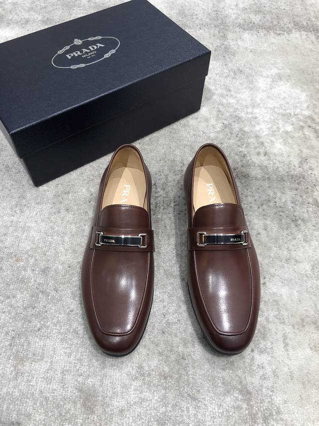 prada普拉达高端男士精品休闲皮鞋，鞋面进口牛皮 开边珠，手工擦色，水染牛皮内里，真皮大底，完美细节无可挑剔，标准码39-44 38.45定做不退不换 ，现货