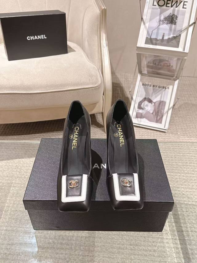 20252117-3 玛丽珍原板开发半月方头 鞋面；进口羊皮 内里；丝绸羊皮 垫脚；丝绸羊皮 大底；意大利真皮 跟高；9Cm 码数；35-390订做34-40-