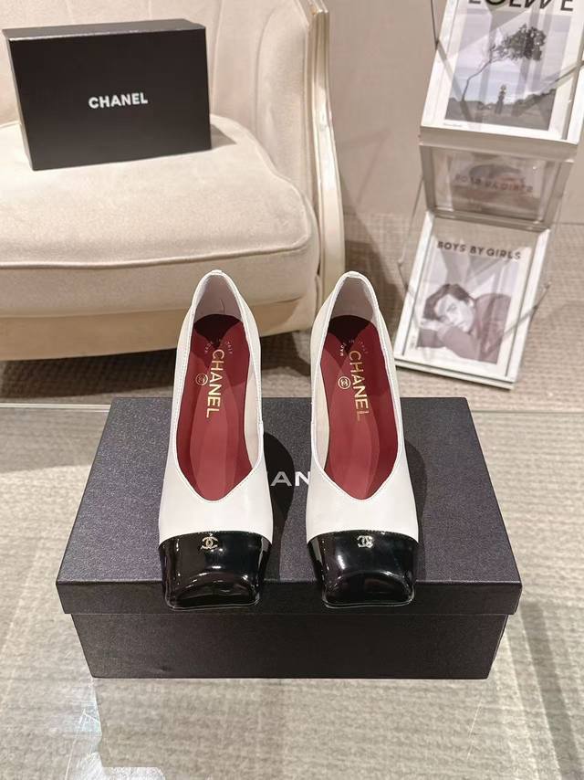 20252117-1 玛丽珍原板开发半月方头 鞋面；进口羊皮 内里；丝绸羊皮 垫脚；丝绸羊皮 大底；意大利真皮 跟高；9Cm 码数；35-390订做34-40-