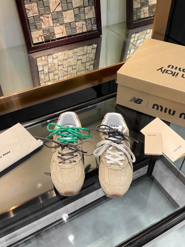 Mium*U X New Balance联名款运动鞋 原版精准Cp！鞋型无限接近，精细工艺制作 年度Zui火爆的款式，不需要多说，各种网红明星上脚秀 面料材料牛