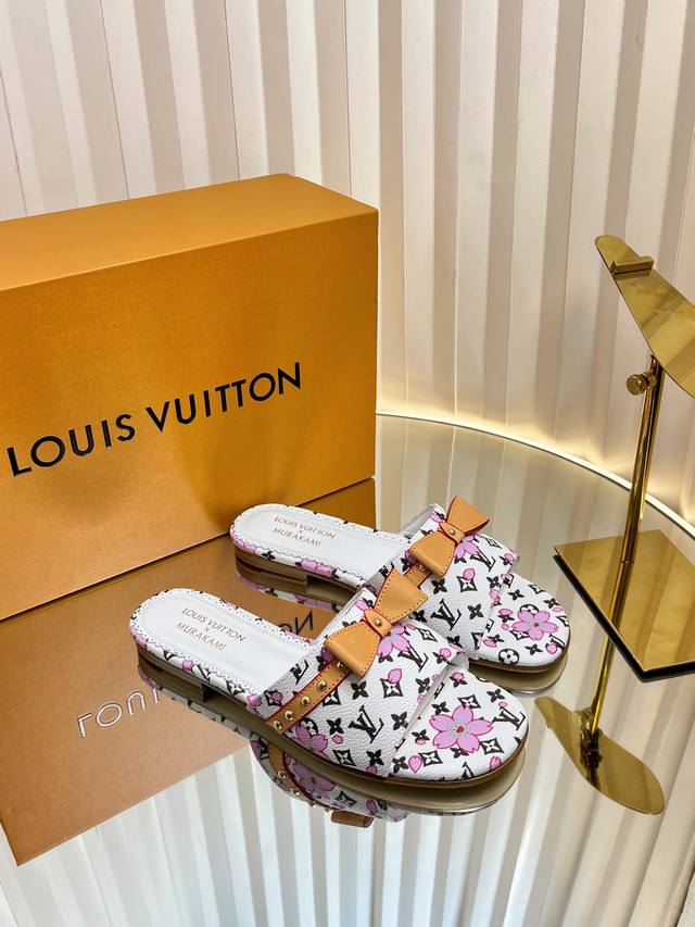 顶级版本Lv 驴家 25Ss 彩色老花皮太好看了-最新单品 Lv家的彩色单品 ！原版购入 用心开发 鞋跟都是开模定制 ，最新色系拖鞋多彩多色 老花配搭蝴蝶彩色皮