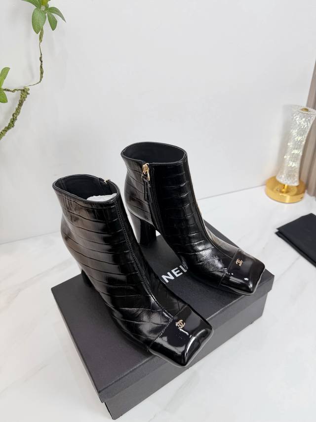 出厂 Chanel 2026 秋季马丁靴单鞋凉鞋拖鞋最新款 欧洲代购&香奶奶家新款时尚最新版面 散发持久魅力的小香马丁靴鞋~原版开发支持市场任意对比所谓线条流畅 出厂 Chanel 2026 秋季马丁靴单鞋凉鞋拖鞋最新款 欧洲代购&香奶奶家新款时尚最新版面 散发持久魅力的小香马丁靴鞋~原版开发支持市场任意对比所谓线条流畅