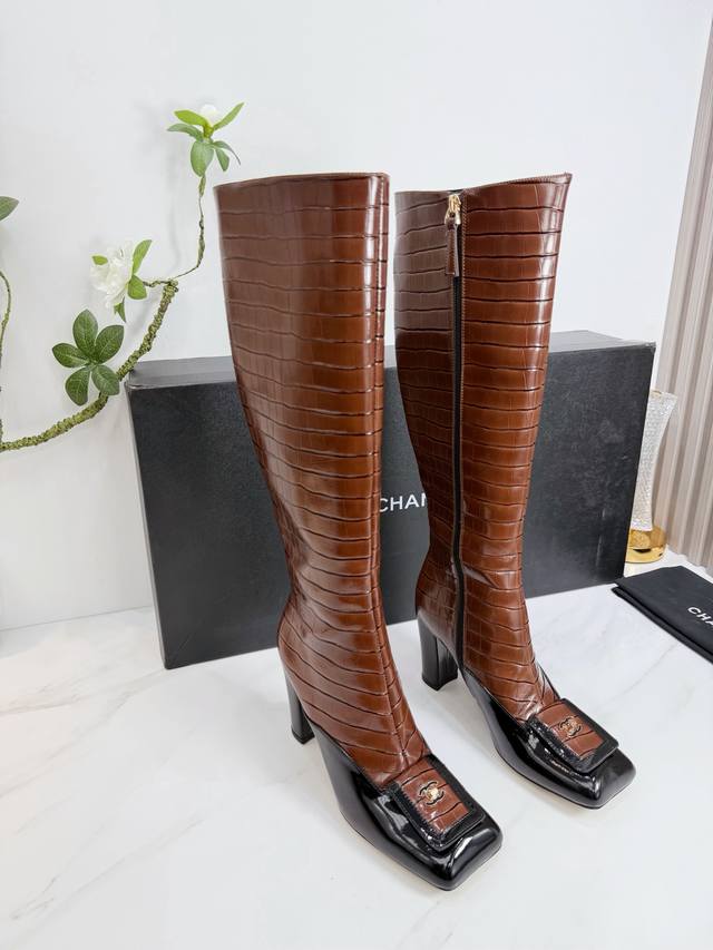 出厂 Chanel 2026 秋季马丁靴单鞋凉鞋拖鞋最新款 欧洲代购&香奶奶家新款时尚最新版面 散发持久魅力的小香马丁靴鞋~原版开发支持市场任意对比所谓线条流畅 出厂 Chanel 2026 秋季马丁靴单鞋凉鞋拖鞋最新款 欧洲代购&香奶奶家新款时尚最新版面 散发持久魅力的小香马丁靴鞋~原版开发支持市场任意对比所谓线条流畅